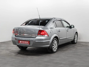 Седан Opel Astra 2013 года, 799000 рублей, Красноярск