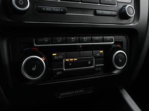 Седан Volkswagen Jetta 2011 года, 899000 рублей, Волгоград