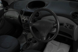 Хетчбэк Toyota Vitz 2001 года, 379000 рублей, Челябинск