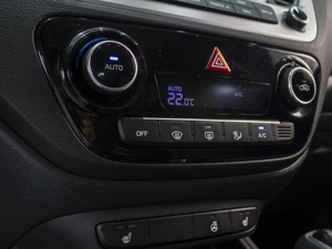 Седан Hyundai Solaris 2017 года, 1480000 рублей, Омск