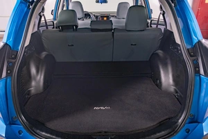 Внедорожник Toyota RAV4 2017 года, 2779000 рублей, Томск