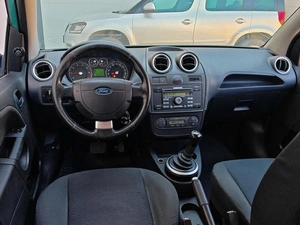 Хетчбэк Ford Fiesta 2006 года, 499000 рублей, Краснодар