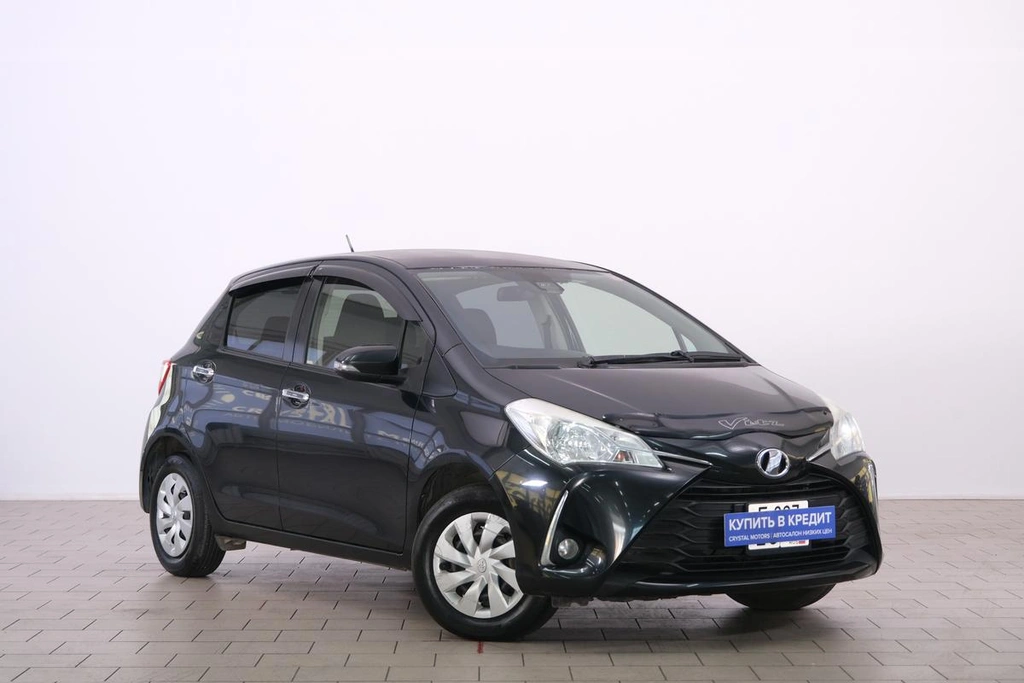 Хетчбэк Toyota Vitz 2018 года, 979000 рублей, Омск