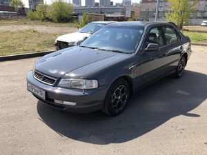 Седан Isuzu Gemini 1999 года, 330000 рублей, Красноярск