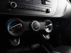 Хетчбэк Kia Rio X 2020 года, 1630000 рублей, Омск