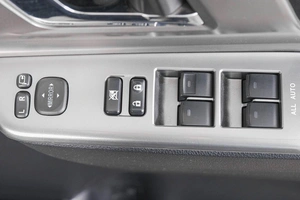 Минивэн Toyota Voxy 2013 года, 2069000 рублей, Кемерово