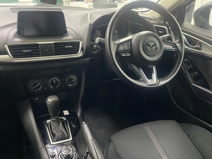 Седан Mazda Axela 2017 года, 1320000 рублей, Ачинск