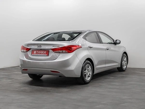 Седан Hyundai Avante 2011 года, 1050000 рублей, Красноярск