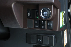 Минивэн Toyota Roomy 2020 года, 1229000 рублей, Омск