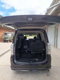 Минивэн Toyota Voxy 2010 года, 1500000 рублей, Железногорск