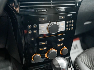 Седан Opel Astra 2013 года, 799000 рублей, Красноярск