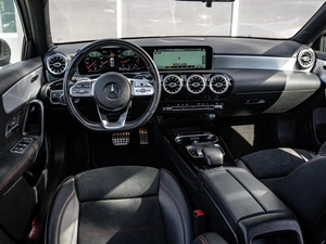 Хетчбэк Mercedes-benz A-класс 2019 года, 2590000 рублей, Краснодар