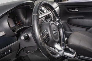 Седан Kia Rio 2017 года, 1369000 рублей, Томск