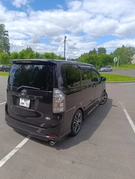 Минивэн Toyota Voxy 2010 года, 1500000 рублей, Железногорск