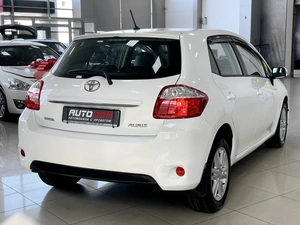 Хетчбэк Toyota Auris 2010 года, 887000 рублей, Солонцы