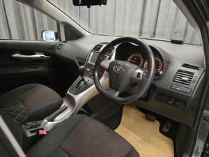 Хетчбэк Toyota Auris 2010 года, 820000 рублей, Красноярск