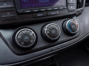 Внедорожник Toyota RAV4 2015 года, 2099000 рублей, Саратов