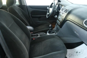Хетчбэк Ford Focus 2006 года, 549000 рублей, Омск