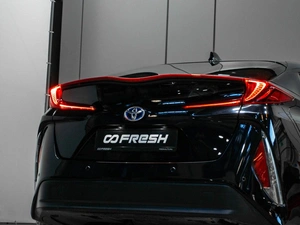 Хетчбэк Toyota Prius PHV 2017 года, 1697000 рублей, Тюмень