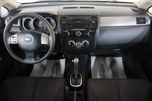 Хетчбэк Nissan Tiida 2010 года, 879000 рублей, Омск