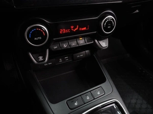 Хетчбэк Kia Rio X-Line 2018 года, 1599000 рублей, Воронеж