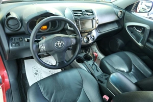 Внедорожник Toyota RAV4 2010 года, 1399000 рублей, Омск