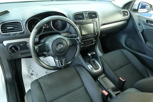 Хетчбэк Volkswagen Golf 2009 года, 719000 рублей, Омск