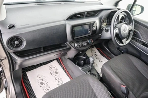 Хетчбэк Toyota Vitz 2018 года, 899000 рублей, Красноярск