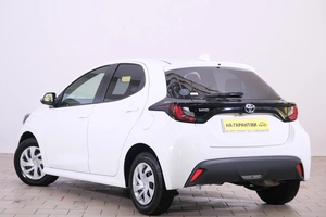 Хетчбэк Toyota Yaris 2021 года, 1229000 рублей, Омск