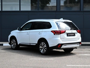 Внедорожник Mitsubishi Outlander 2021 года, 1999000 рублей, Кирилловка