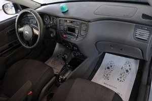 Седан Kia Rio 2011 года, 719000 рублей, Омск