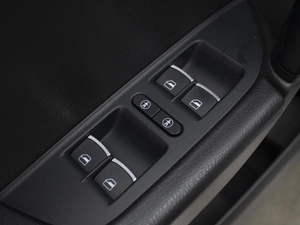Внедорожник Volkswagen Touareg 2014 года, 2390000 рублей, Омск