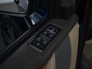 Внедорожник Land Rover Discovery 2013 года, 2153999 рублей, Москва