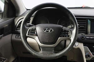 Седан Hyundai Elantra 2015 года, 1289000 рублей, Новосибирск