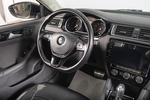 Седан Volkswagen Jetta 2018 года, 1579000 рублей, Томск