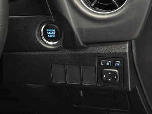 Хетчбэк Toyota Auris 2017 года, 1325000 рублей, Красноярск