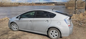Лифтбек Toyota Prius 2011 года, 1050000 рублей, Канск