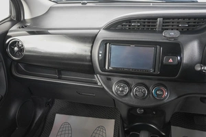 Хетчбэк Toyota Vitz 2018 года, 999000 рублей, Кемерово