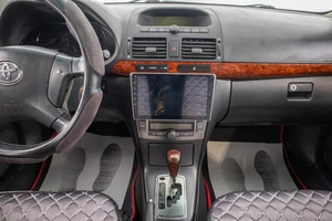 Седан Toyota Avensis 2005 года, 789000 рублей, Барнаул