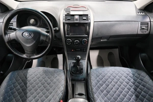 Седан Toyota Corolla 2008 года, 869000 рублей, Омск