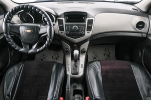 Седан Chevrolet Cruze 2011 года, 669000 рублей, Красноярск