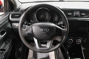 Седан Kia Rio 2013 года, 789000 рублей, Новокузнецк