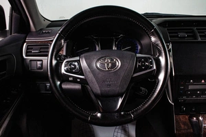 Седан Toyota Camry 2017 года, 2039000 рублей, Сургут