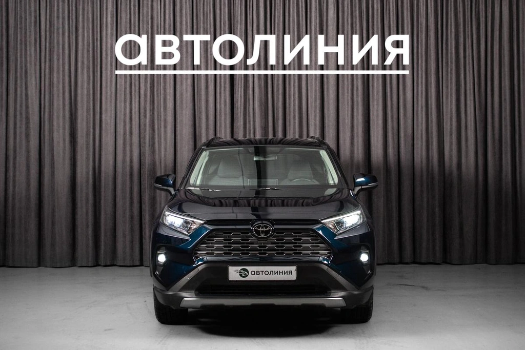 Внедорожник Toyota RAV4 2019 года, 3000000 рублей, Красноярск