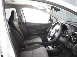 Хетчбэк Toyota Vitz 2019 года, 1310777 рублей, Омск