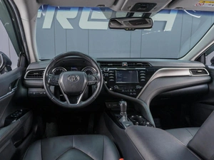 Седан Toyota Camry 2018 года, 2299000 рублей, Сургут