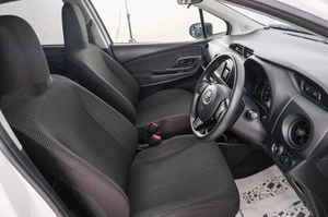 Хетчбэк Toyota Vitz 2019 года, 959000 рублей, Красноярск