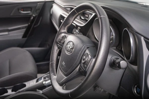 Хетчбэк Toyota Auris 2016 года, 1649000 рублей, Томск