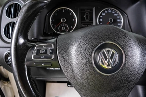 Внедорожник Volkswagen Tiguan 2011 года, 1329000 рублей, Пермь