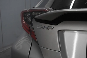 Внедорожник Toyota C-HR 2018 года, 1825000 рублей, Омск